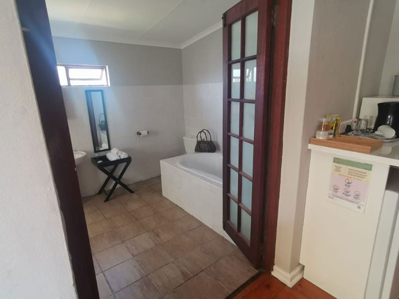 Room-2-Bathroom_resize