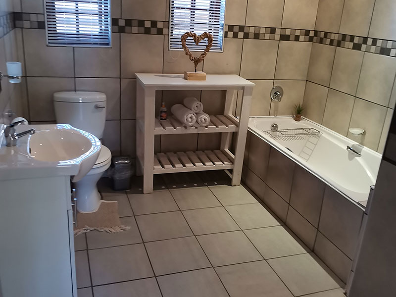 Room-3-Bathroom_resize