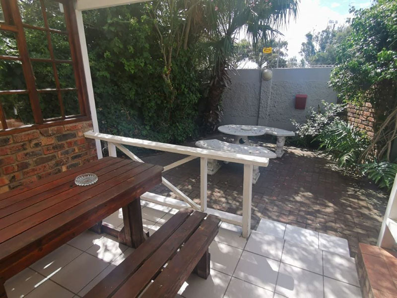 Room-4-balcony_resize