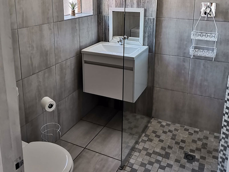 Room-5-Bathroom_resize