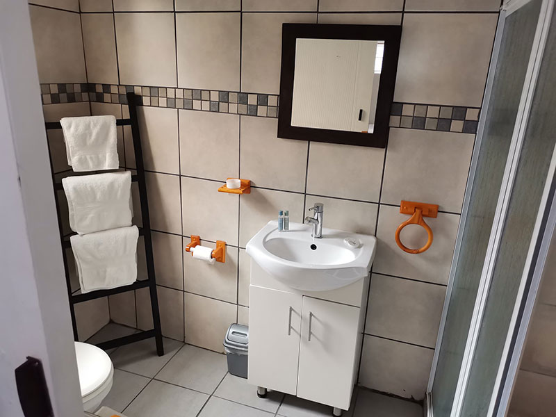 Room-7-Bathroom_resize