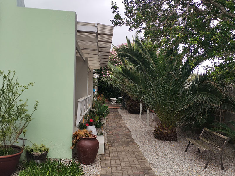 Hunters-Lodge-Garden-(3)