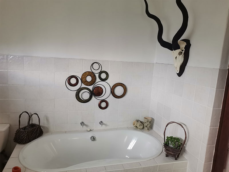 Room-2-Bathroom-Resize-(2)