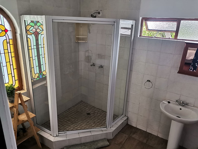 Room-2-Bathroom-Resize-(3)